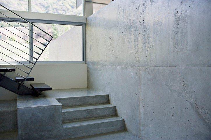 beton architektoniczny na ścianie i podłodze